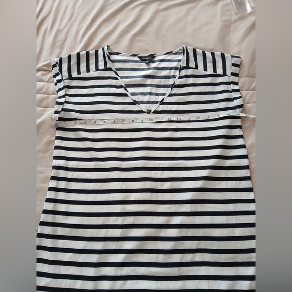 Express Black and White Striped V-Neck Blouse - Picture 2 of 5